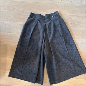 Wide legged grey pants